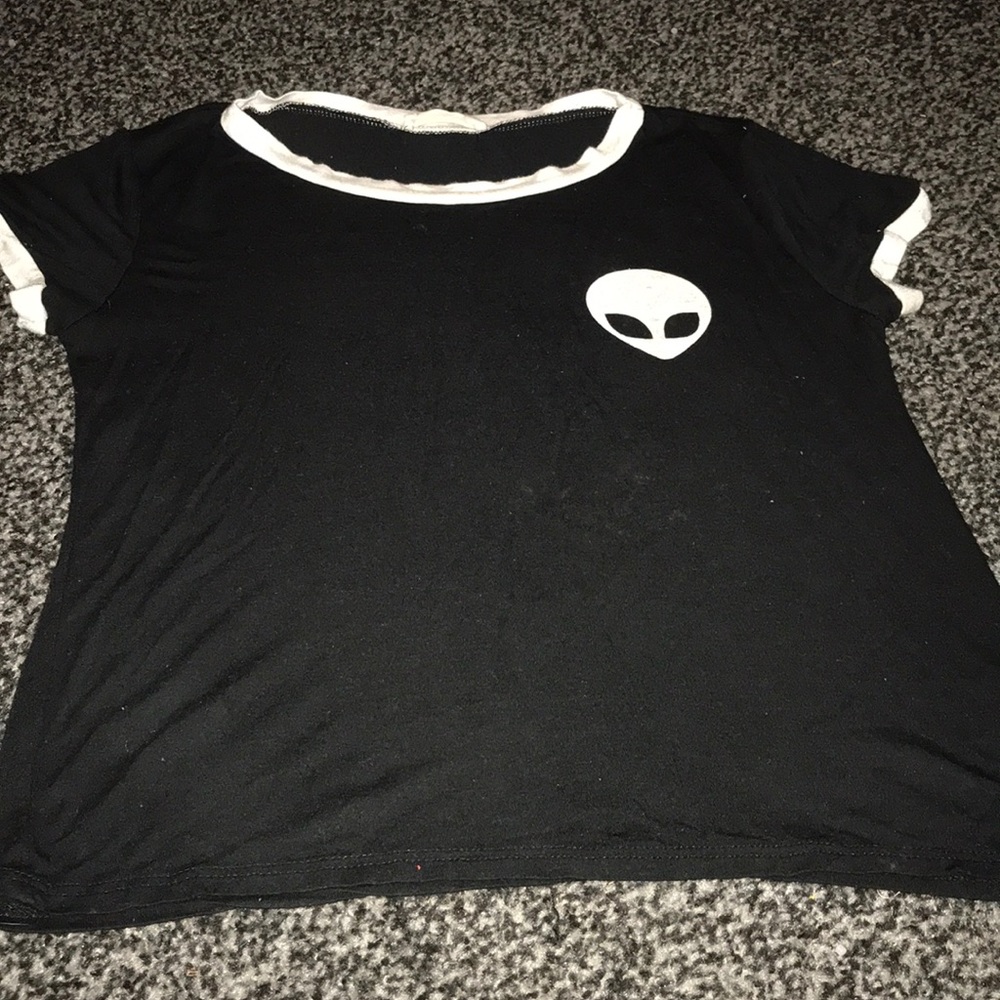 White and black alien shirt - Picture 1 of 2